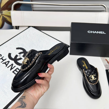 CHANEL 25S MULES WITH CHAIN DETAIL IN BLACK GLOSSY CALFSKIN GOLD HARDWRE