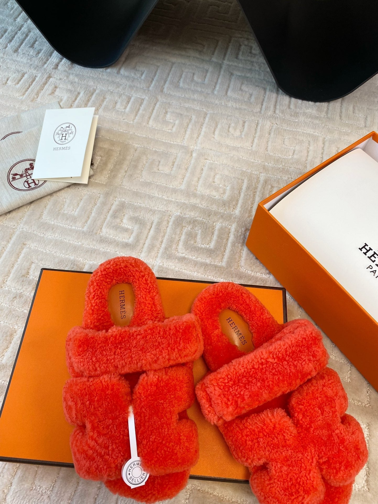 CHYPRE SANDAL IN LIGHT ORANGE SHEARLING