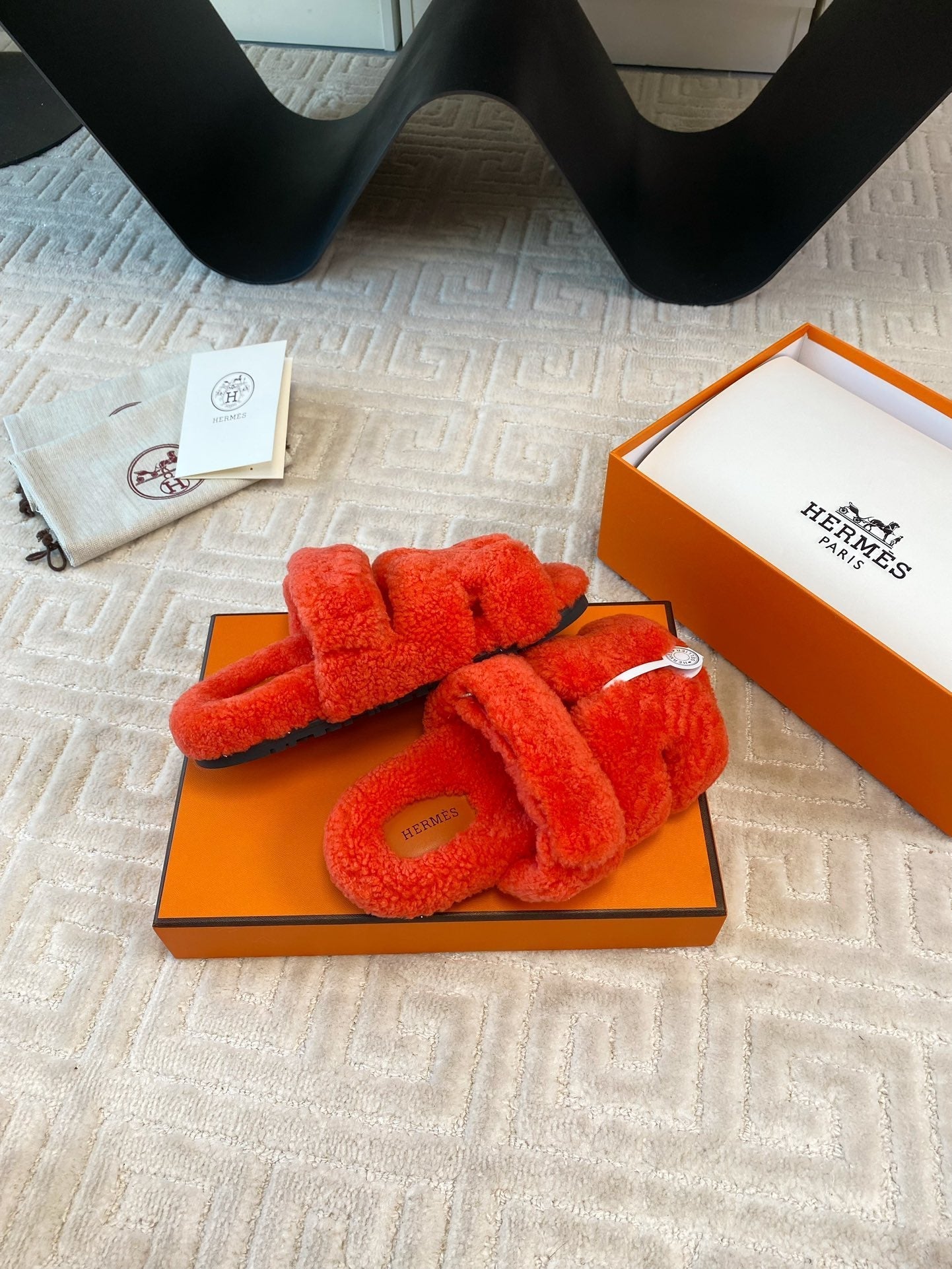 CHYPRE SANDAL IN LIGHT ORANGE SHEARLING