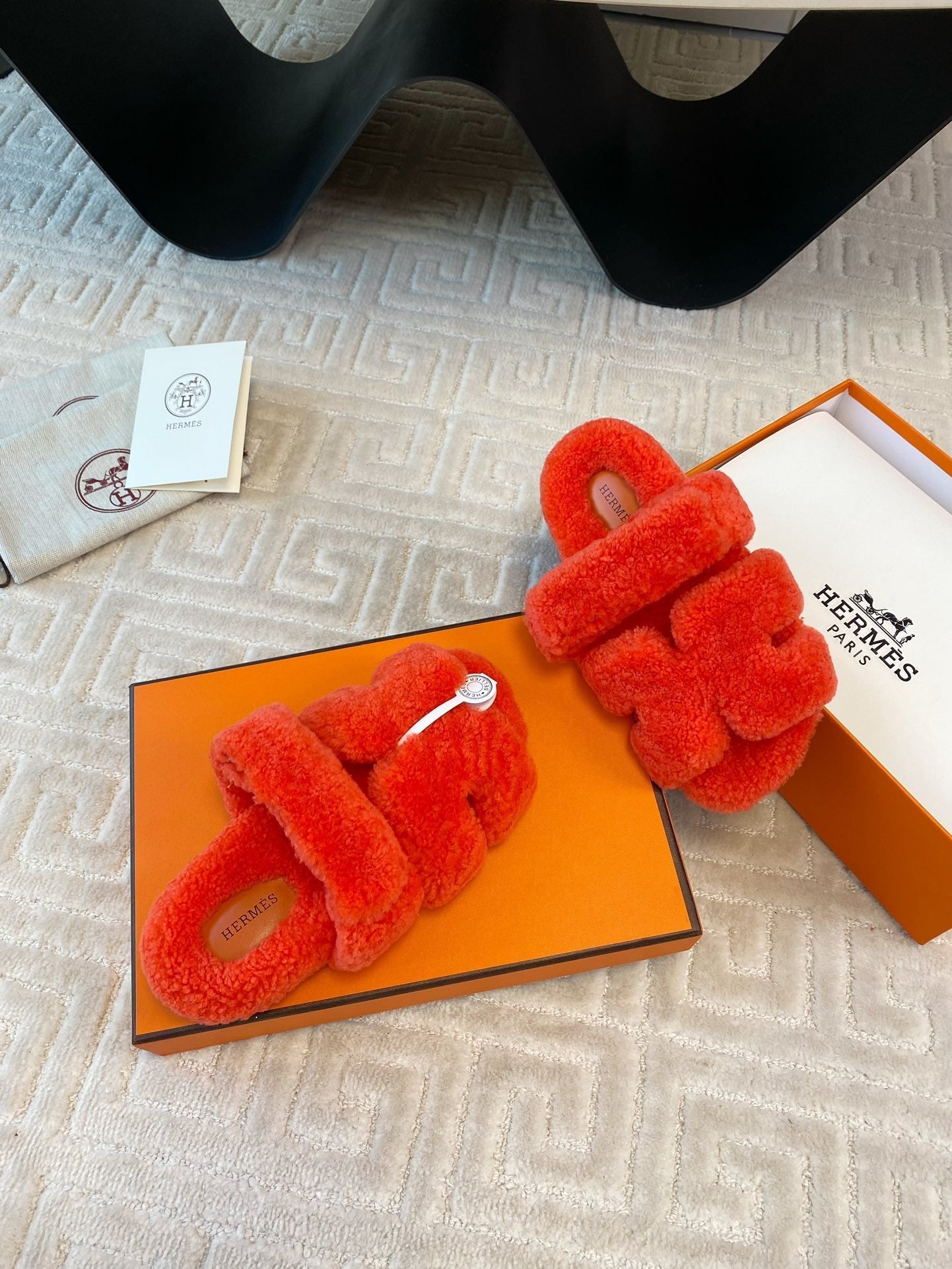 CHYPRE SANDAL IN LIGHT ORANGE SHEARLING