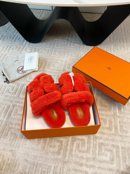 CHYPRE SANDAL IN LIGHT ORANGE SHEARLING