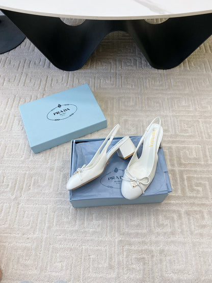 TRIANGLE LOGO SLINGBACK PUMPS WITH BOW IN WHITE CALFSKIN