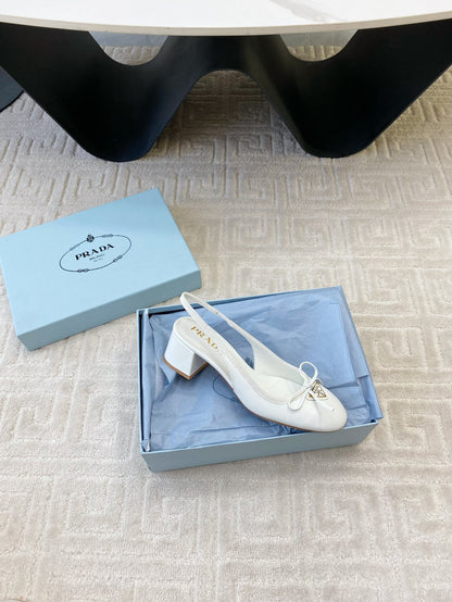 TRIANGLE LOGO SLINGBACK PUMPS WITH BOW IN WHITE CALFSKIN