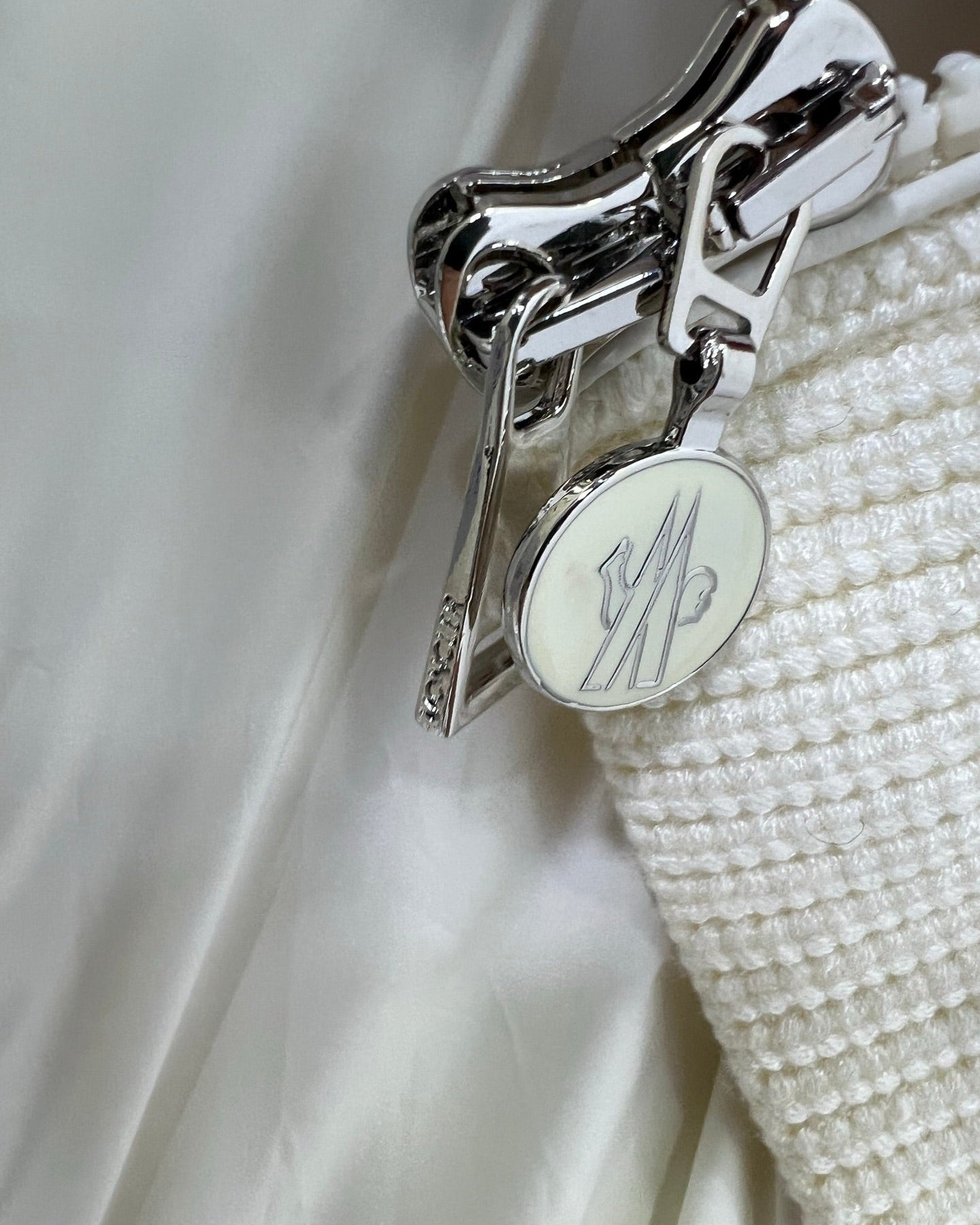 Women's Moncler Lightweight Puffer Jacket White Color-Style235