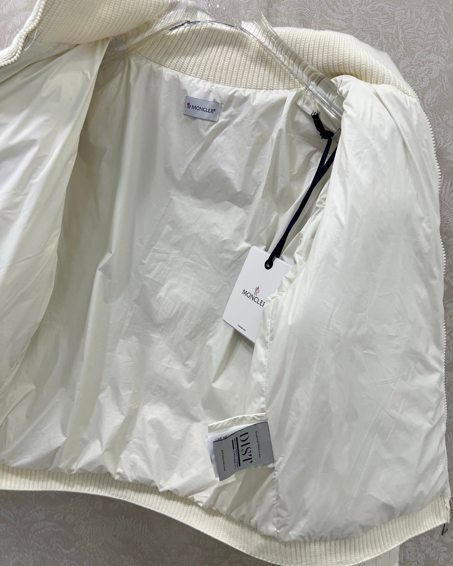 Women's Moncler Lightweight Puffer Jacket White Color-Style235