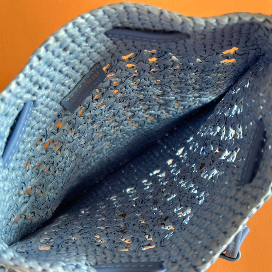 MIUMIU 26S WANDER BUCKET BAG 23 IN BLUE RAFFIA WITH LEATHER TRIM