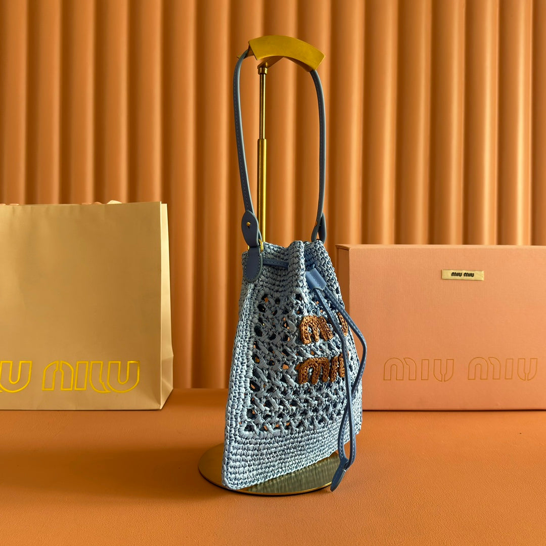 MIUMIU 26S WANDER BUCKET BAG 23 IN BLUE RAFFIA WITH LEATHER TRIM