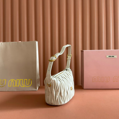 MIUMIU 26S POUCH BAG 15 IN WHITE CALFSKIN GOLD HARDWARE