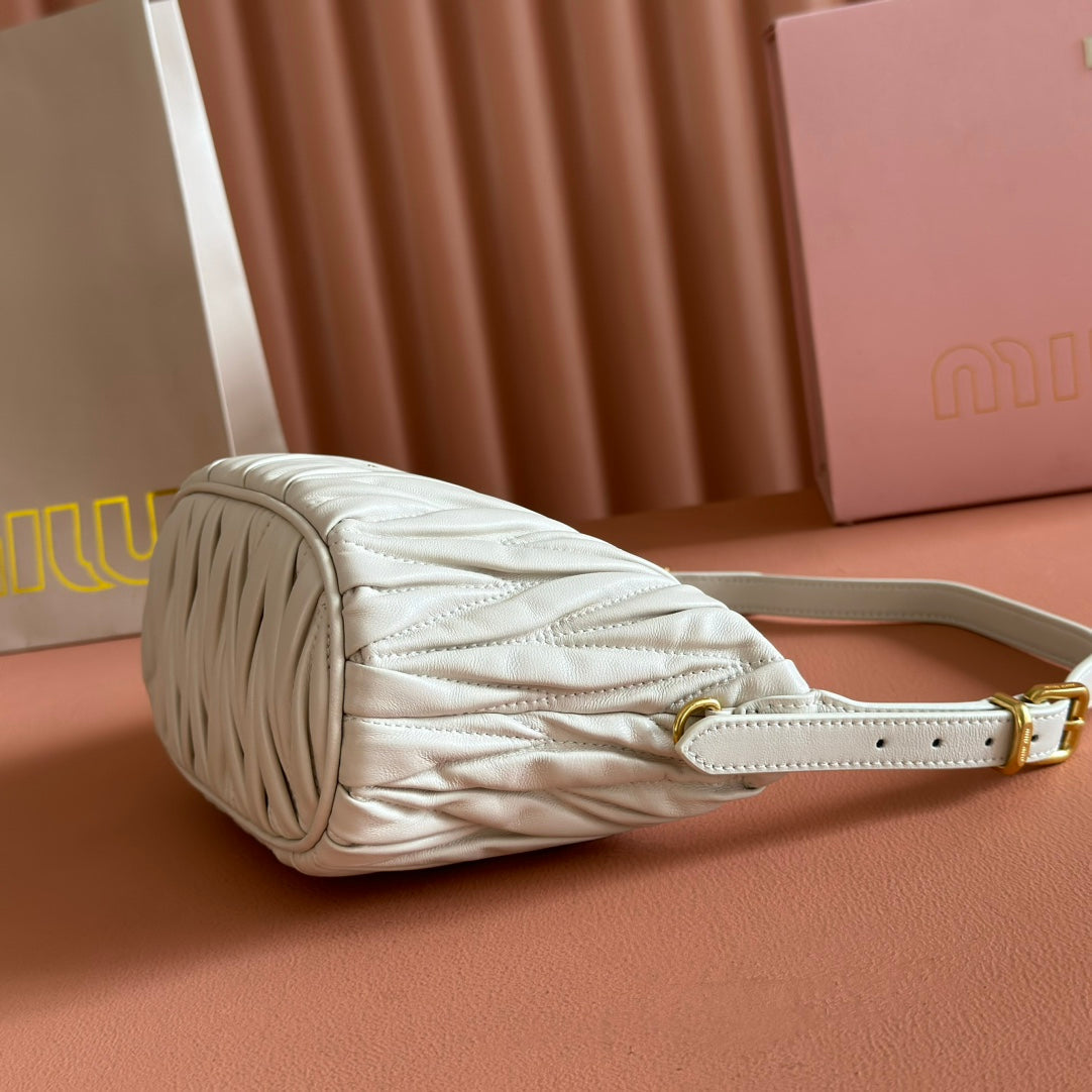 MIUMIU 26S POUCH BAG 15 IN WHITE CALFSKIN GOLD HARDWARE