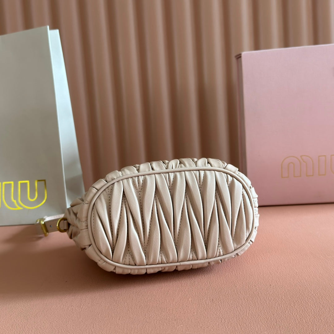 MIUMIU 26S POUCH BAG 15 IN LIGHT PINK CALFSKIN GOLD HARDWARE