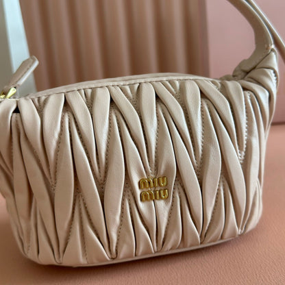 MIUMIU 26S POUCH BAG 15 IN LIGHT PINK CALFSKIN GOLD HARDWARE