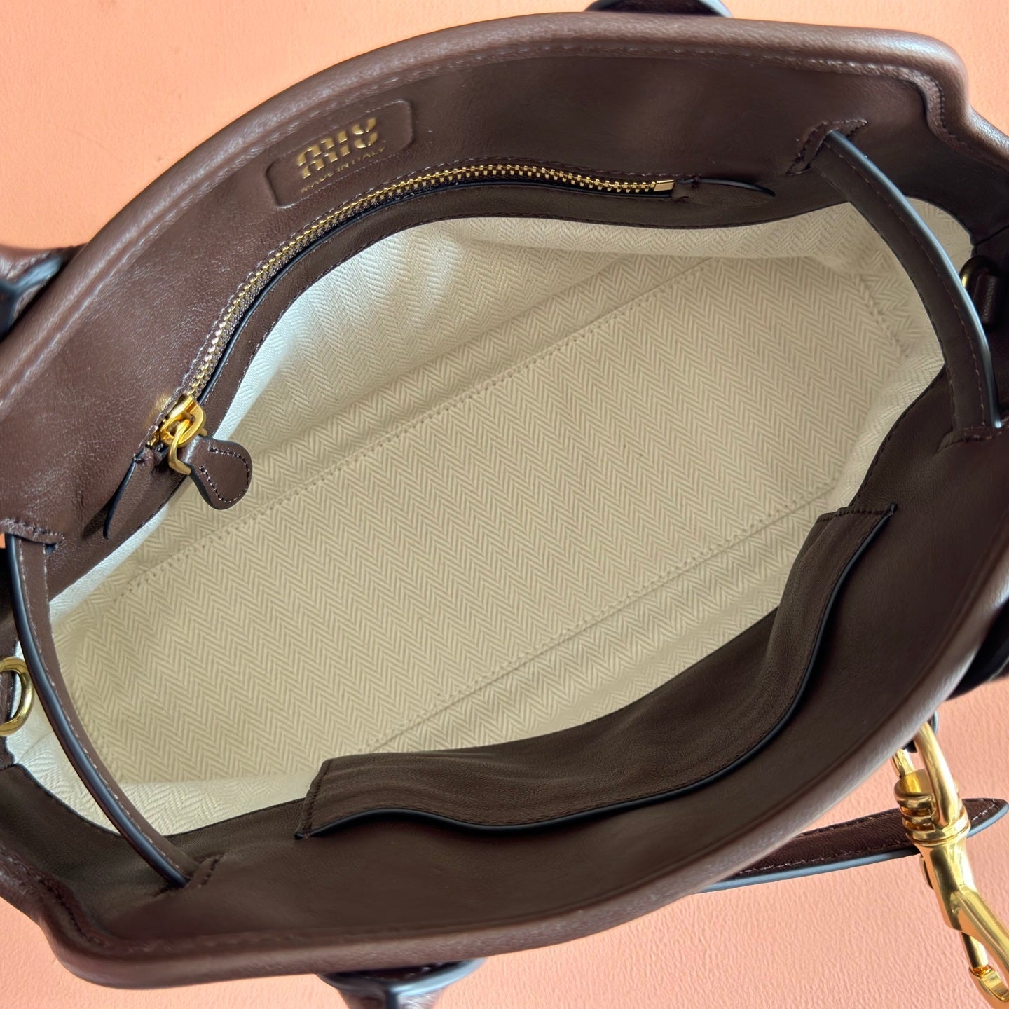 MIUMIU 26S BORSA AVENTURE BAG 30 IN DARK BROWN CALFSKIN GOLD HARDWARE