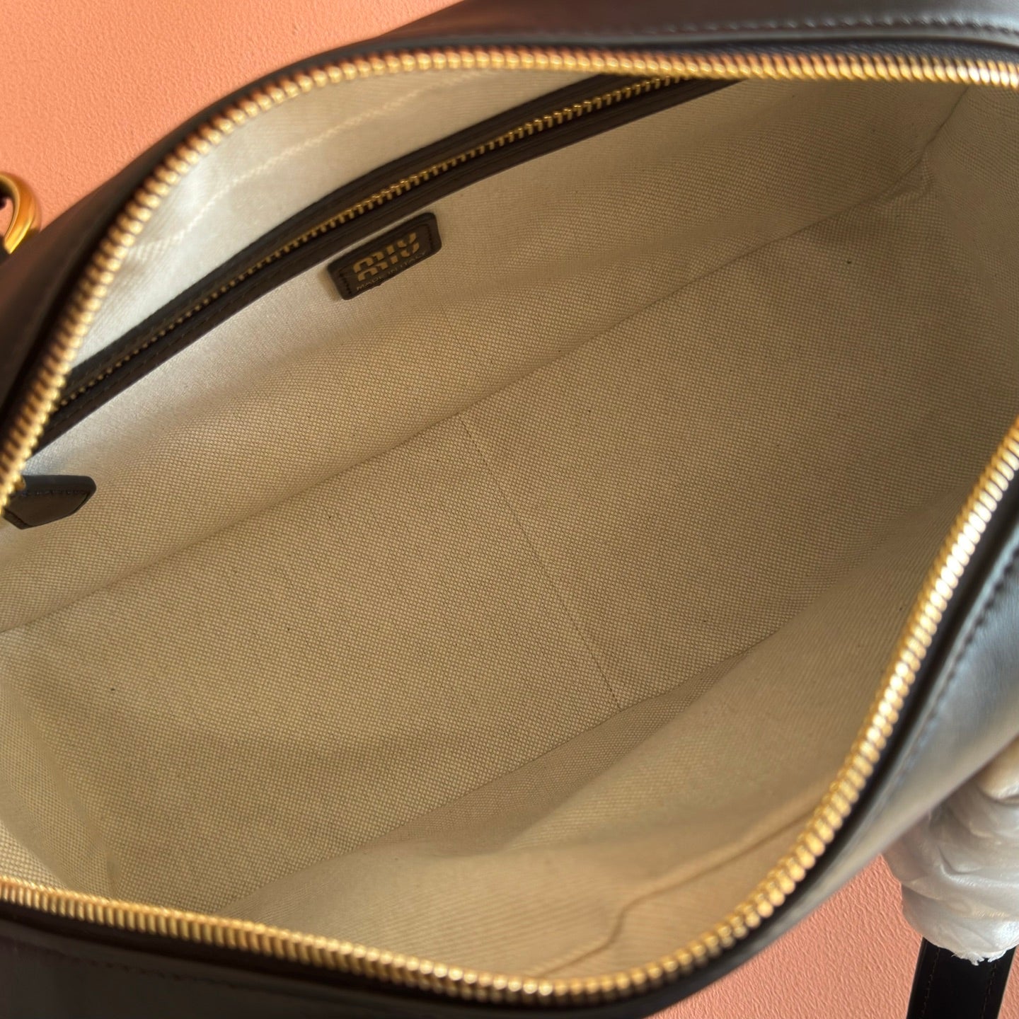 MIUMIU 26S POCKET TOP-HANDLE BAG 32 IN BLACK CALFSKIN GOLD HARDWARE