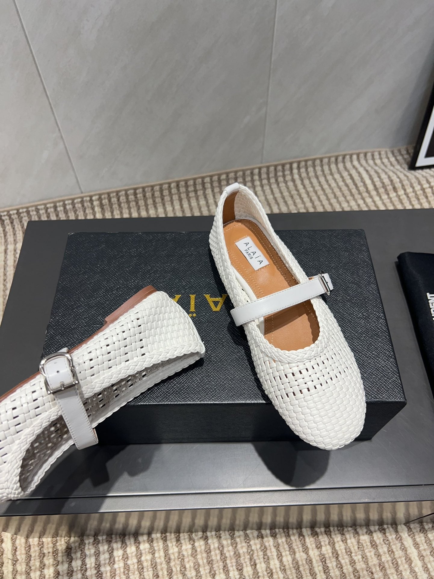 ALAIA MARY JANE FLATS WOVEN PATTERN 25S IN WHITE CALFSKIN