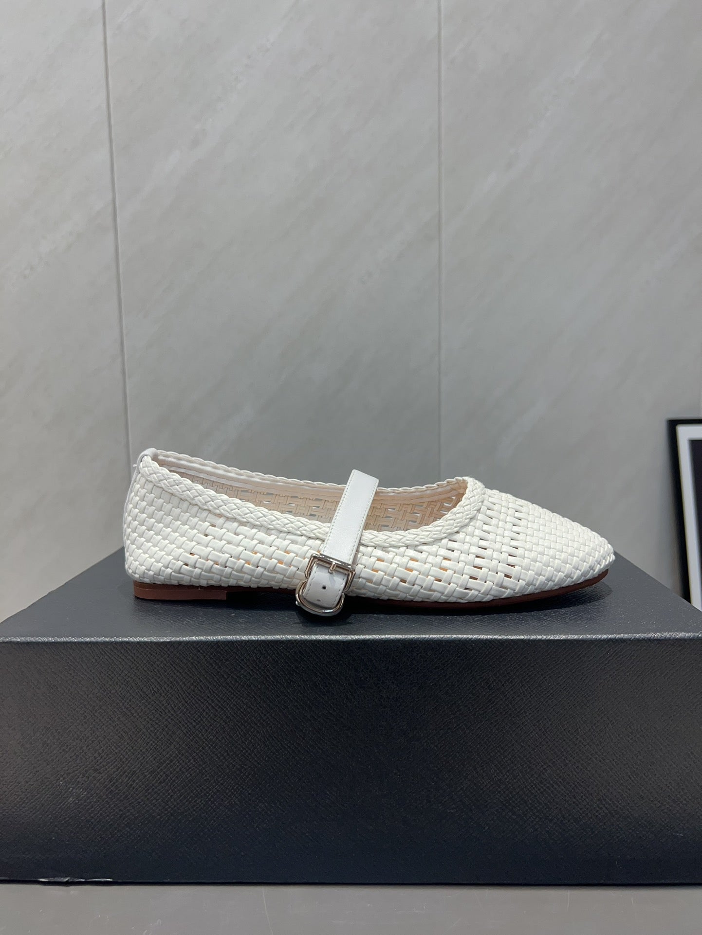 ALAIA MARY JANE FLATS WOVEN PATTERN 25S IN WHITE CALFSKIN