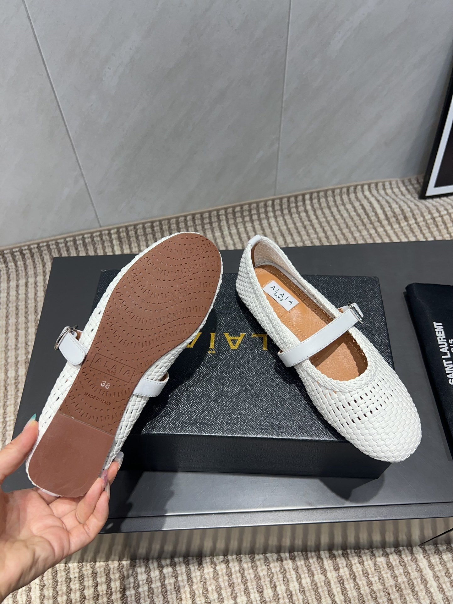 ALAIA MARY JANE FLATS WOVEN PATTERN 25S IN WHITE CALFSKIN