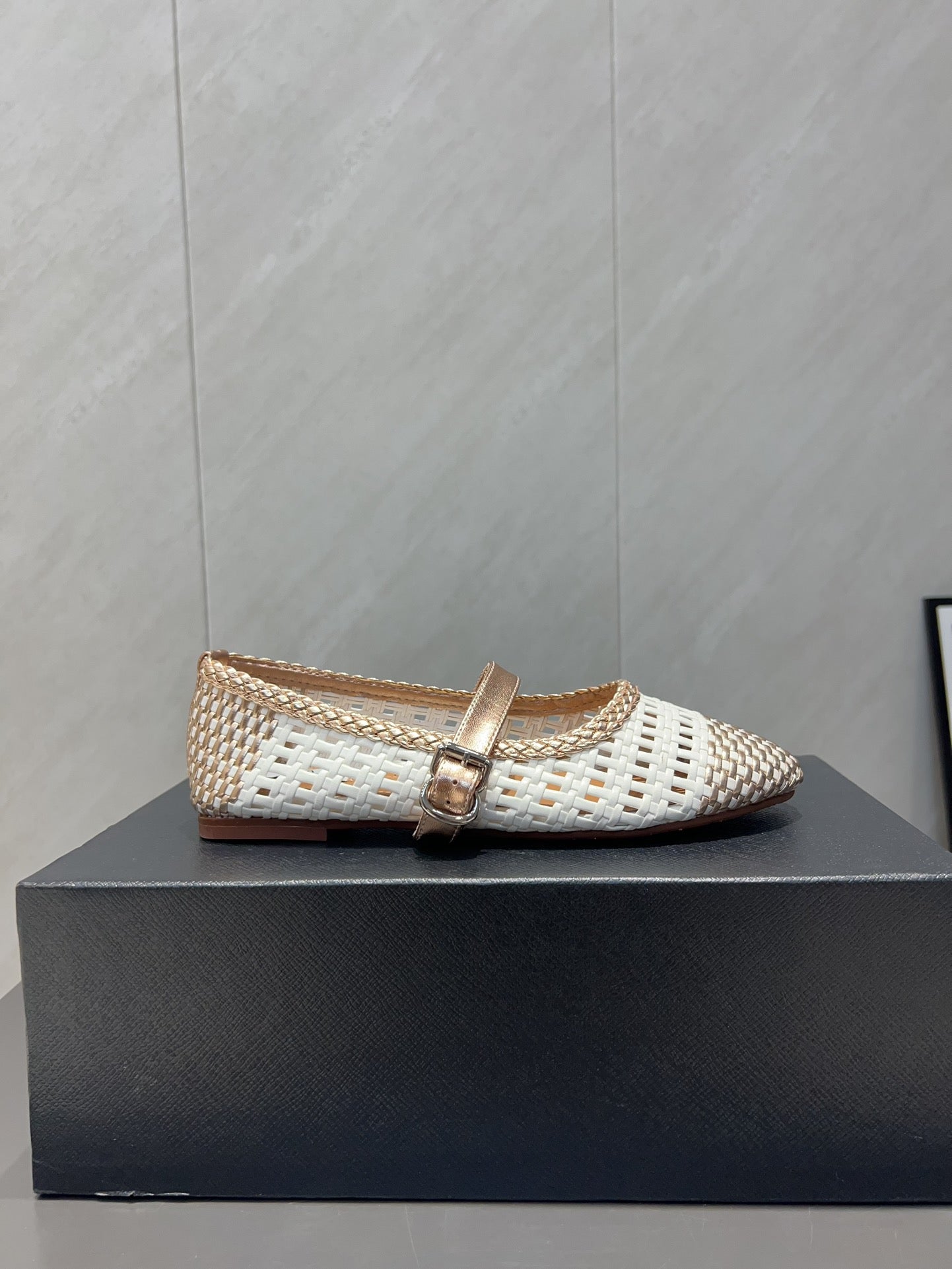 ALAIA MARY JANE FLATS WOVEN PATTERN 25S IN WHITE MIX CARAMEL BROWN CALFSKIN