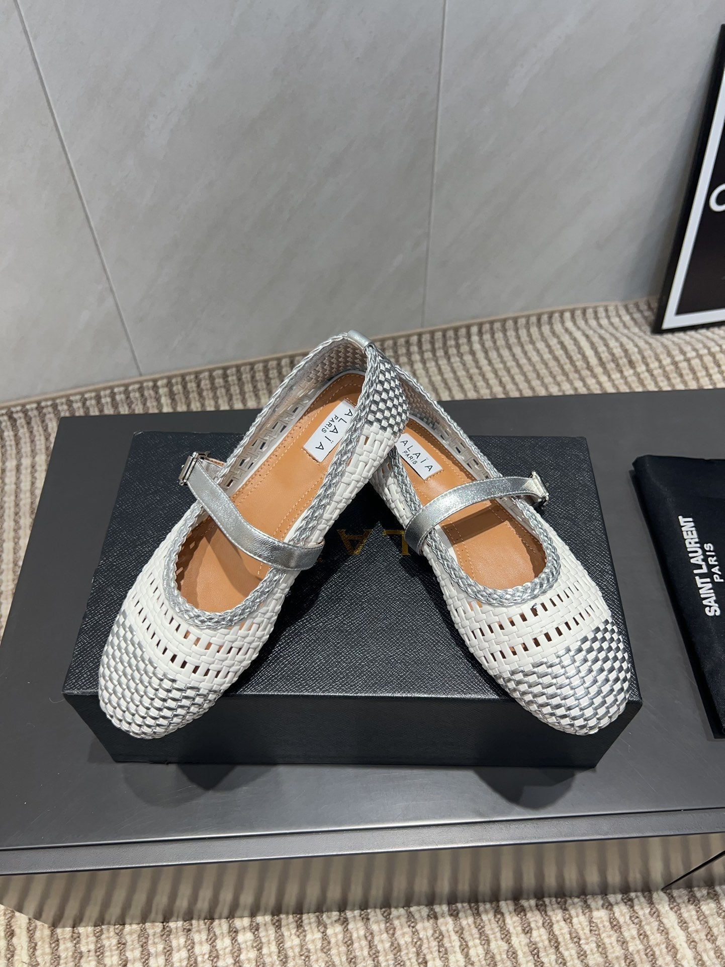 ALAIA MARY JANE FLATS WOVEN PATTERN 25S IN WHITE MIX GREY CALFSKIN