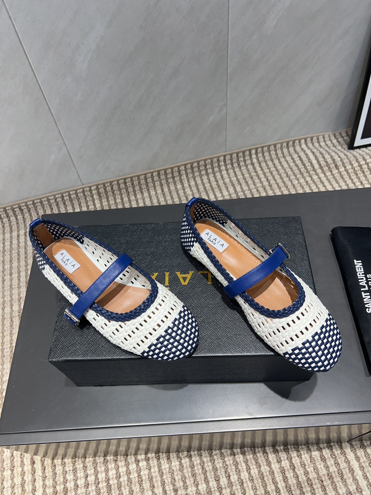 ALAIA MARY JANE FLATS WOVEN PATTERN 25S IN WHITE MIX NAVY BLUE CALFSKIN