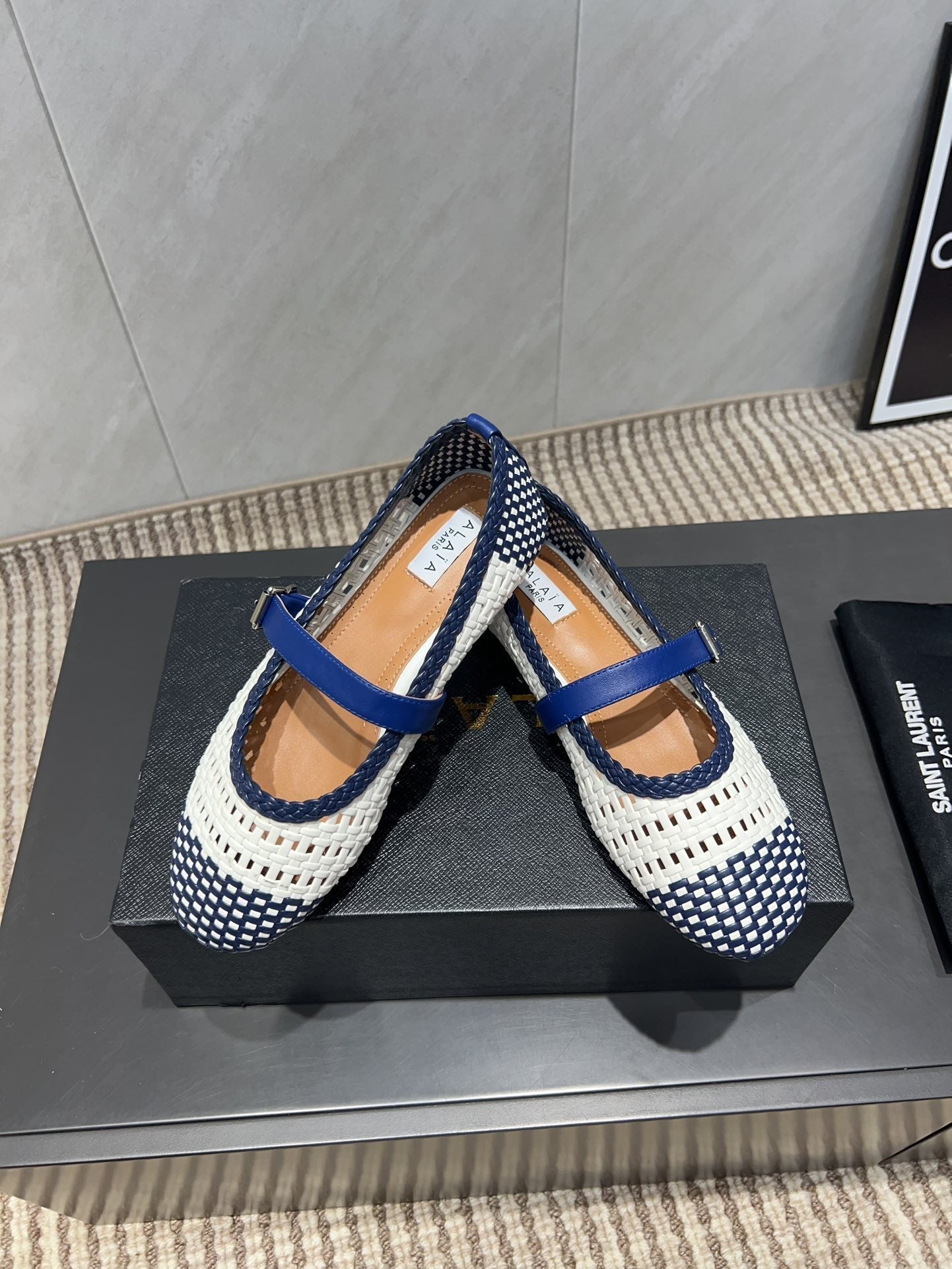 ALAIA MARY JANE FLATS WOVEN PATTERN 25S IN WHITE MIX NAVY BLUE CALFSKIN