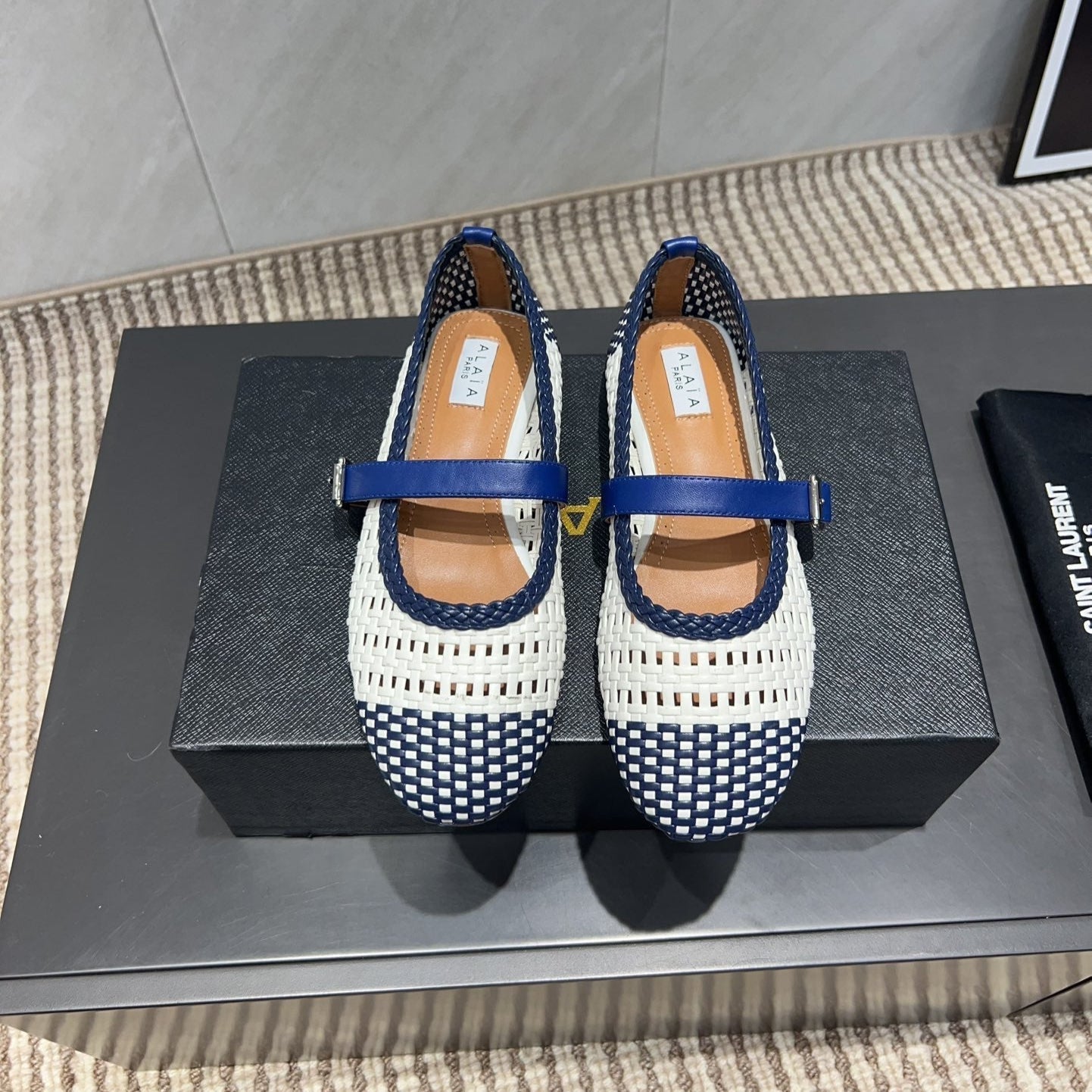 ALAIA MARY JANE FLATS WOVEN PATTERN 25S IN WHITE MIX NAVY BLUE CALFSKIN