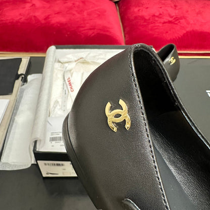 MARY JANE SHOES IN BLACK CALFSKIN AND SATIN