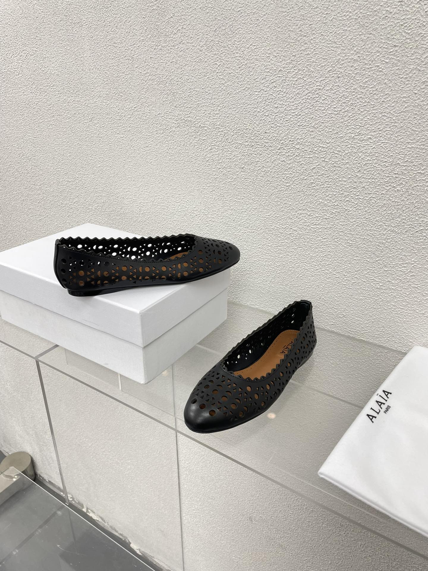 ALAIA BALLET FLAT IN BLACK MESH LAMBSKIN