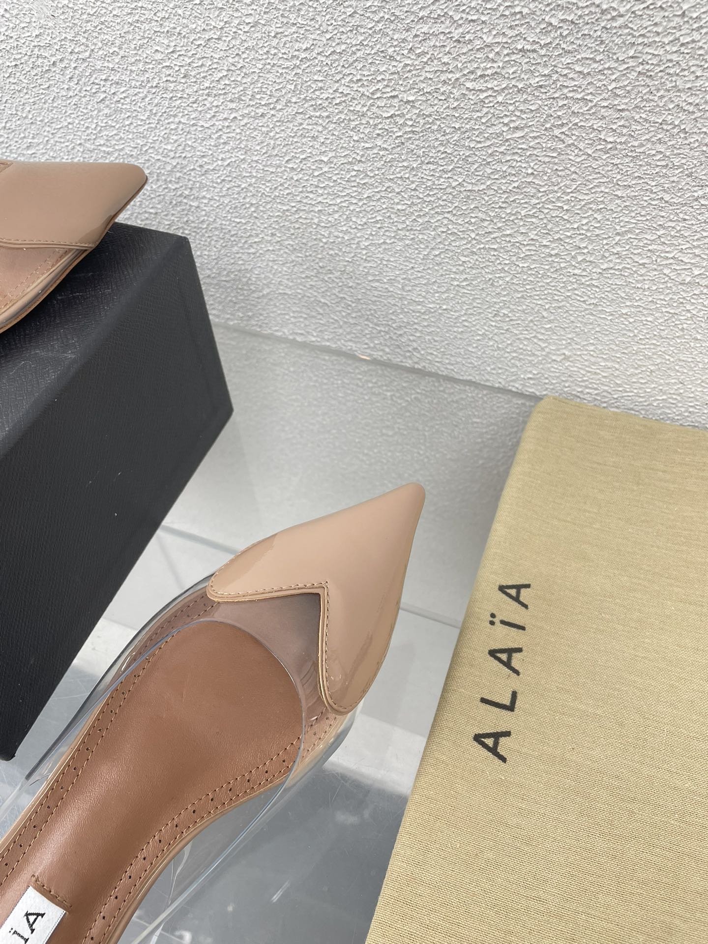 ALAIA LE COEUR FLAT SLINGBACKS IN BEIGE PATENT LAMBSKIN