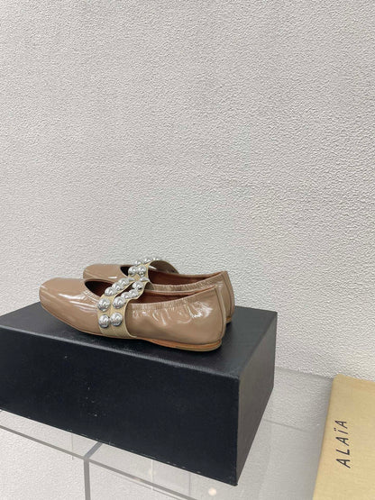 ALAIA MARY JANE PEARL IN GLOSSY BEIGE LAMBSKIN