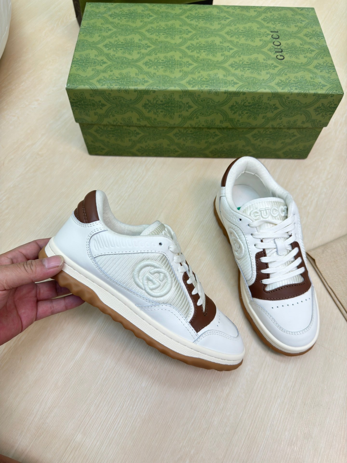 GG INTERLOCKING G SNEAKER WHITE BROWN CALFSKIN AND FABRIC