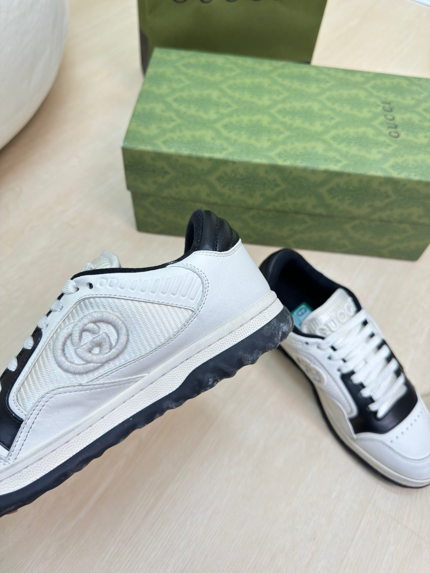 GG INTERLOCKING G SNEAKER BLACK WHITE CALFSKIN AND FABRIC