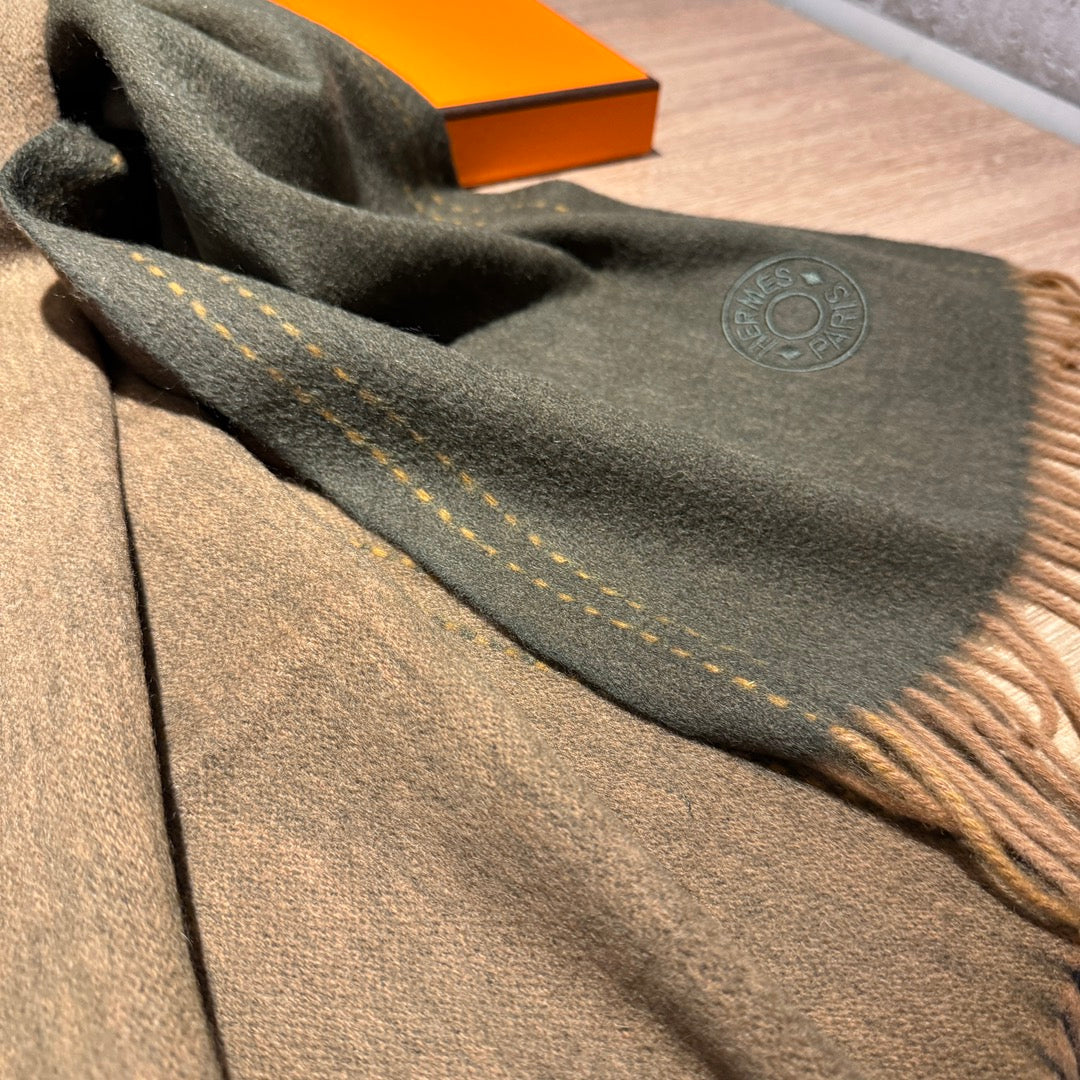 UNIE BRODEE MUFFLER 200 CM IN SEAWEED GREEN CASHMERE