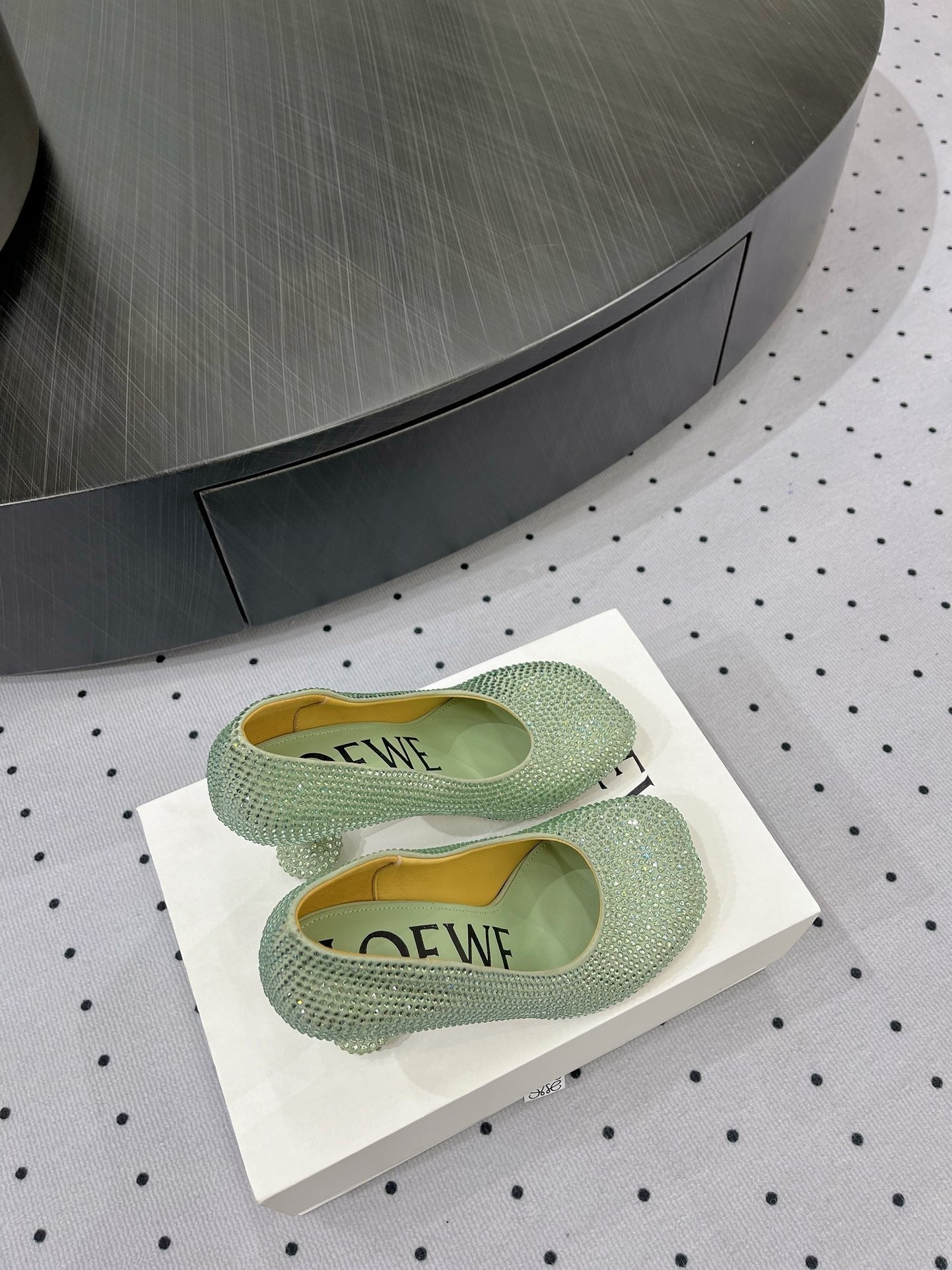 Loew pump 100 in suede and allover rhinestones pastel green
