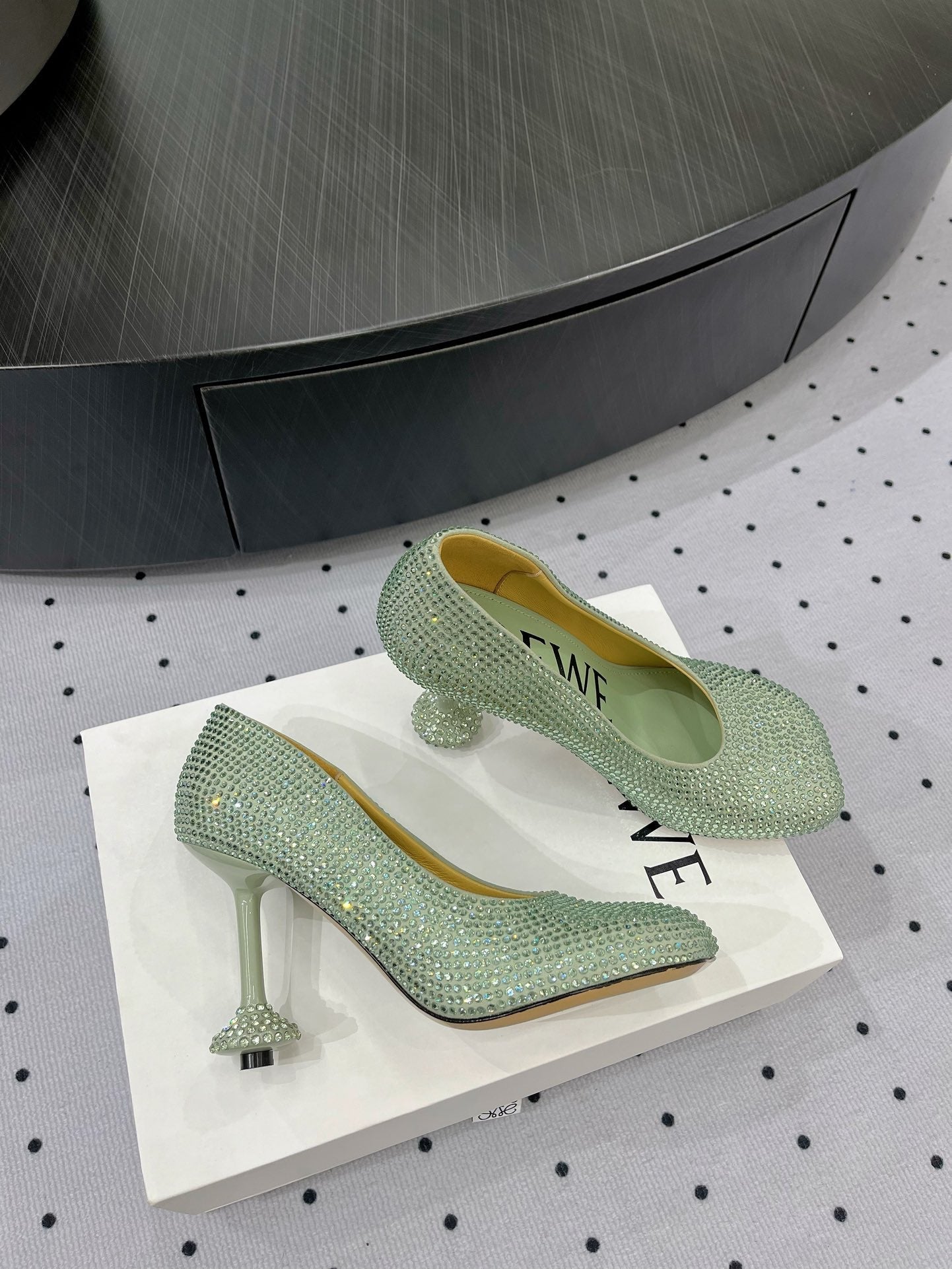 Loew pump 100 in suede and allover rhinestones pastel green