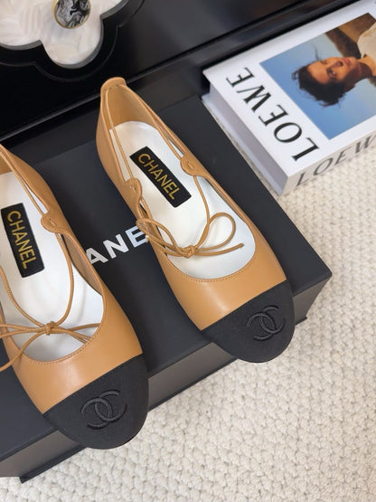 FLAT MARY JANE PUMPS IN DIJON YELLOW LAMBSKIN MIX BLACK FABRIC