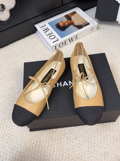 FLAT MARY JANE PUMPS IN SUN YELLOW LAMBSKIN MIX BLACK FABRIC