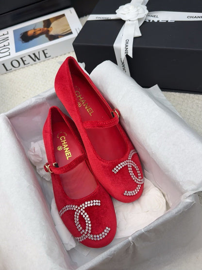 MARY JANE SHOES IN CHERRY RED VELVET WITH CRYSTALS LOGO
