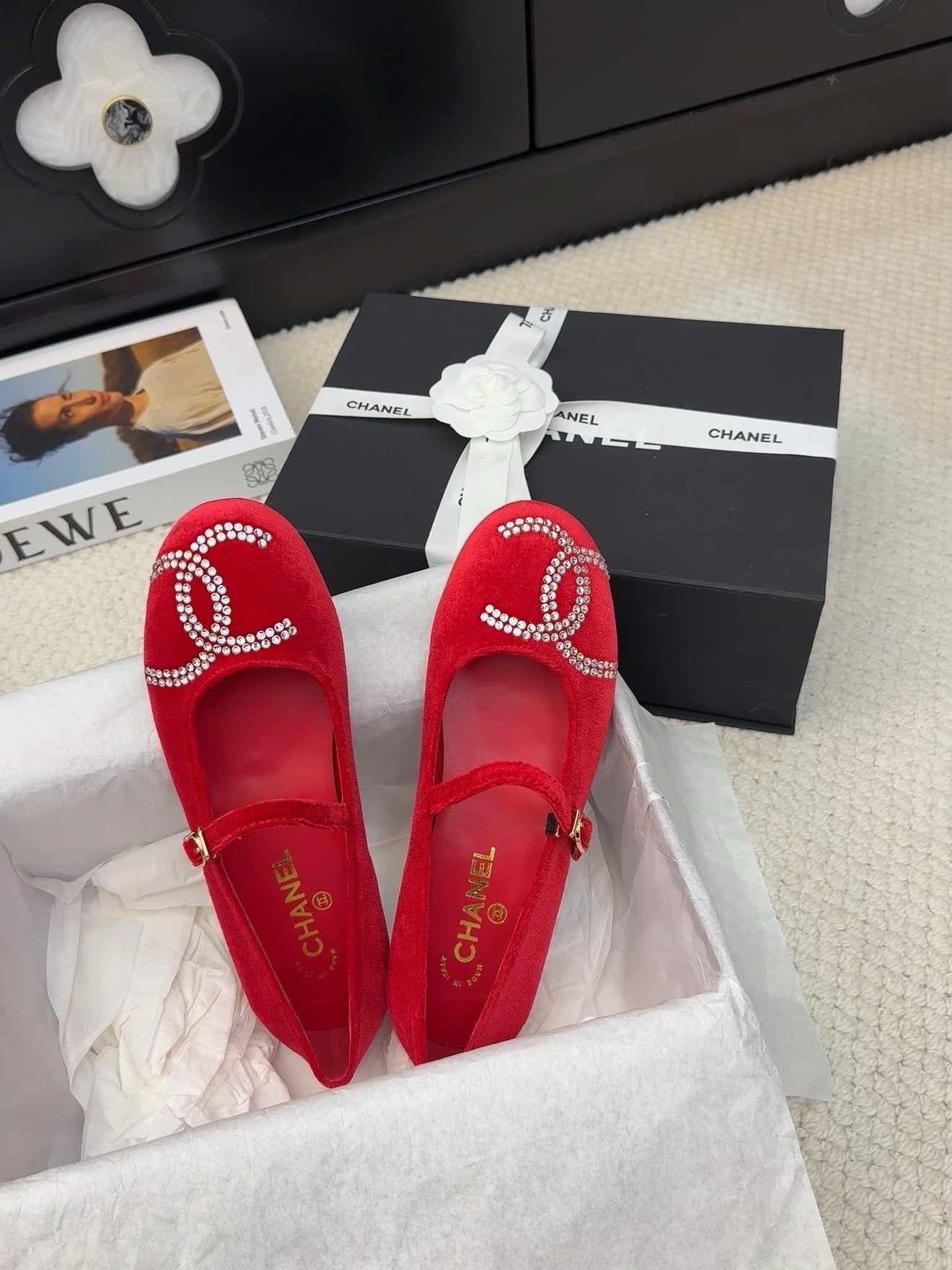 MARY JANE SHOES IN CHERRY RED VELVET WITH CRYSTALS LOGO