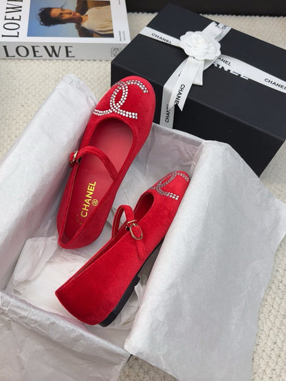MARY JANE SHOES IN CHERRY RED VELVET WITH CRYSTALS LOGO
