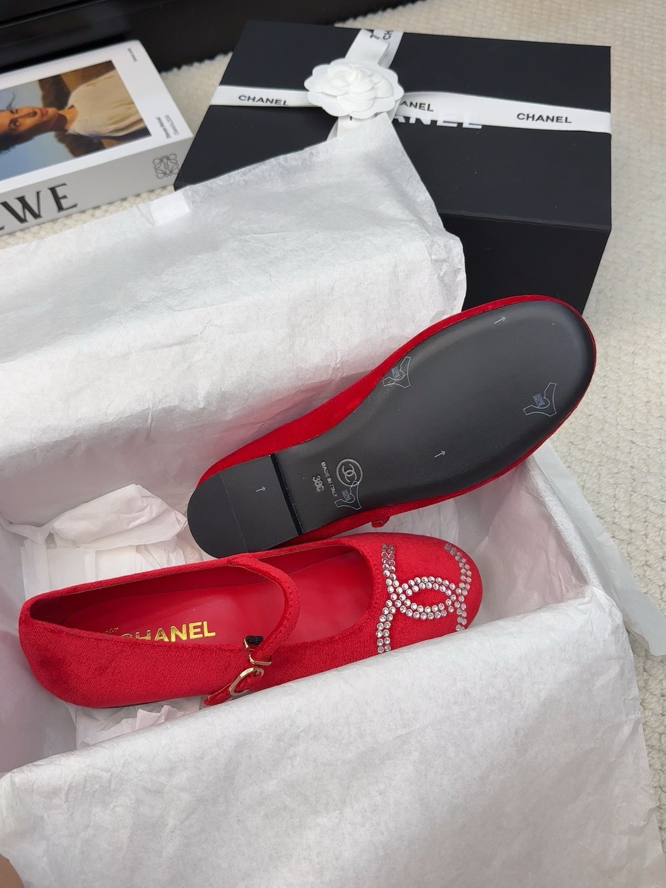 MARY JANE SHOES IN CHERRY RED VELVET WITH CRYSTALS LOGO