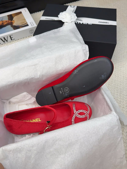 MARY JANE SHOES IN CHERRY RED VELVET WITH CRYSTALS LOGO