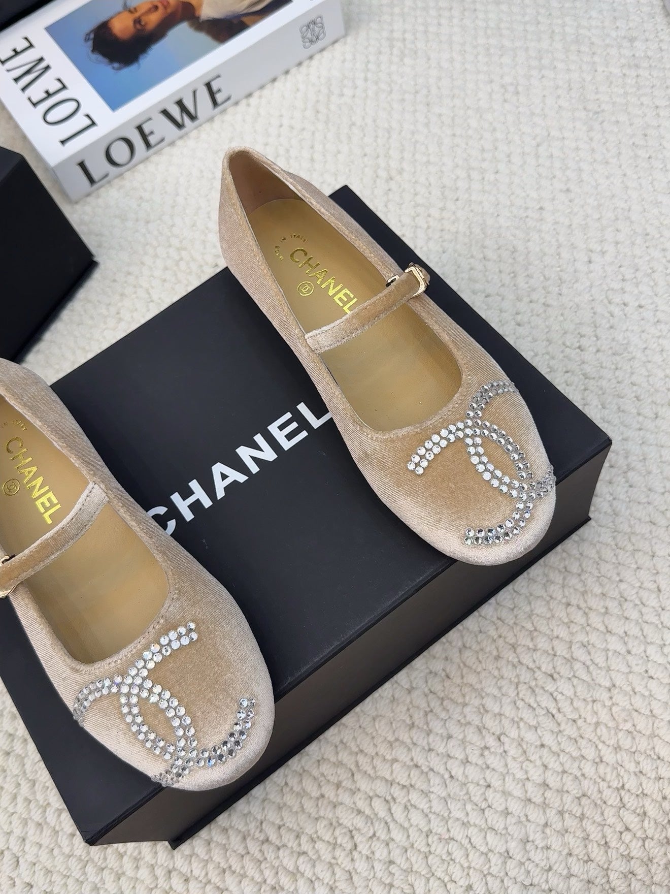 MARY JANE SHOES IN SAND BROWN VELVET WITH CRYSTALS LOGO