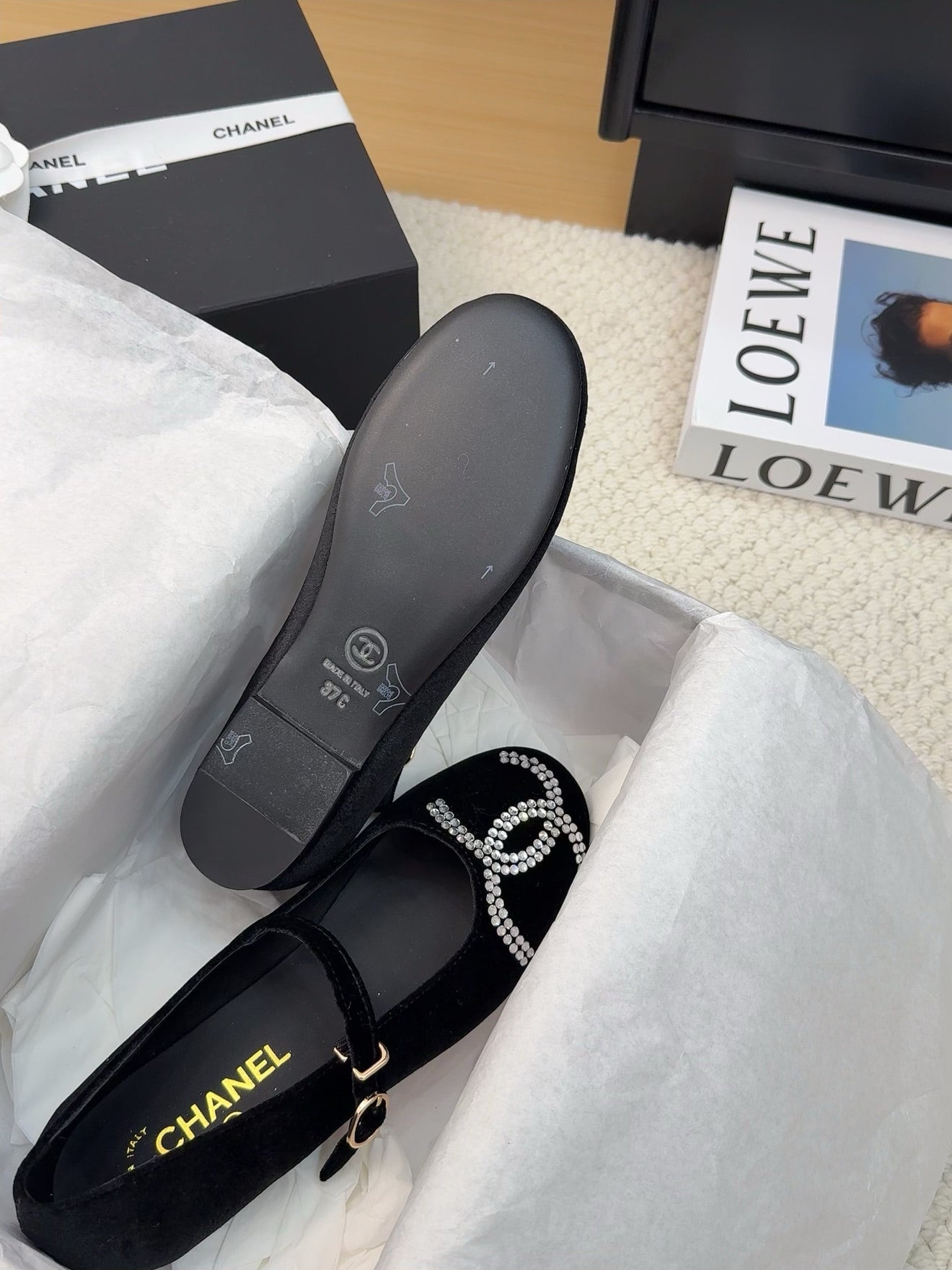 MARY JANE SHOES IN BLACK VELVET WITH CRYSTALS LOGO