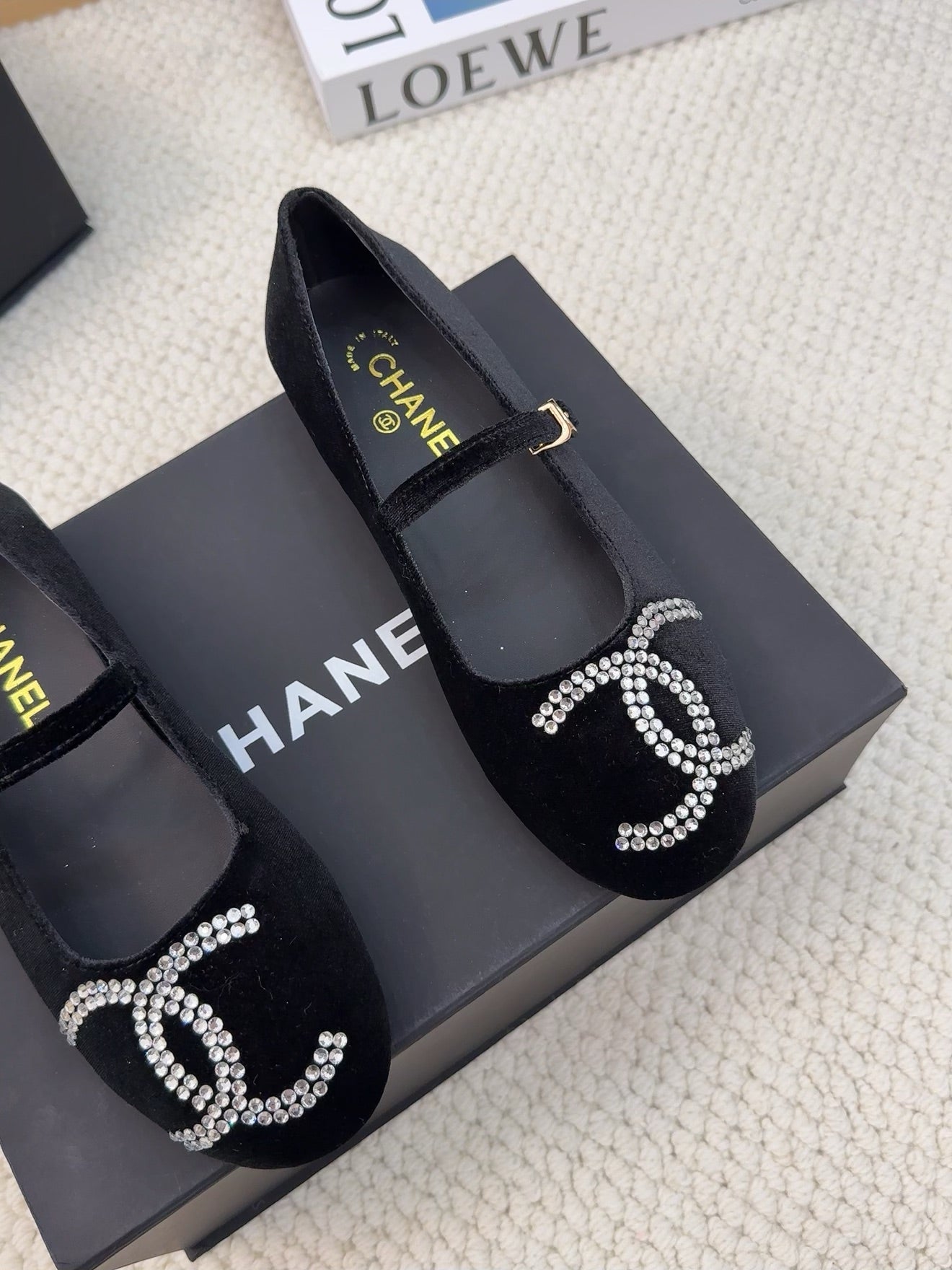MARY JANE SHOES IN BLACK VELVET WITH CRYSTALS LOGO