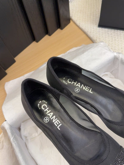 BALLET FLAT IN BLACK FABRIC AND MESH WITH CRYSTALS