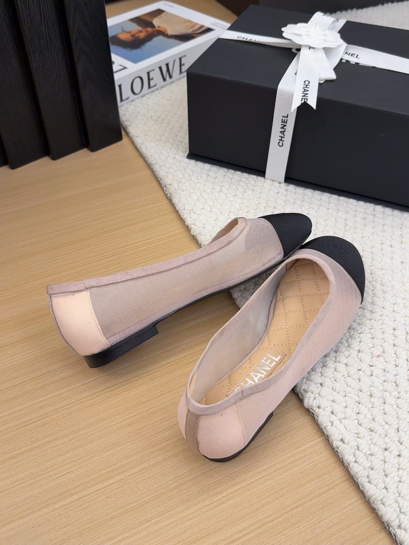 BALLET FLAT IN BLACK FABRIC AND PASTEL PINK MESH