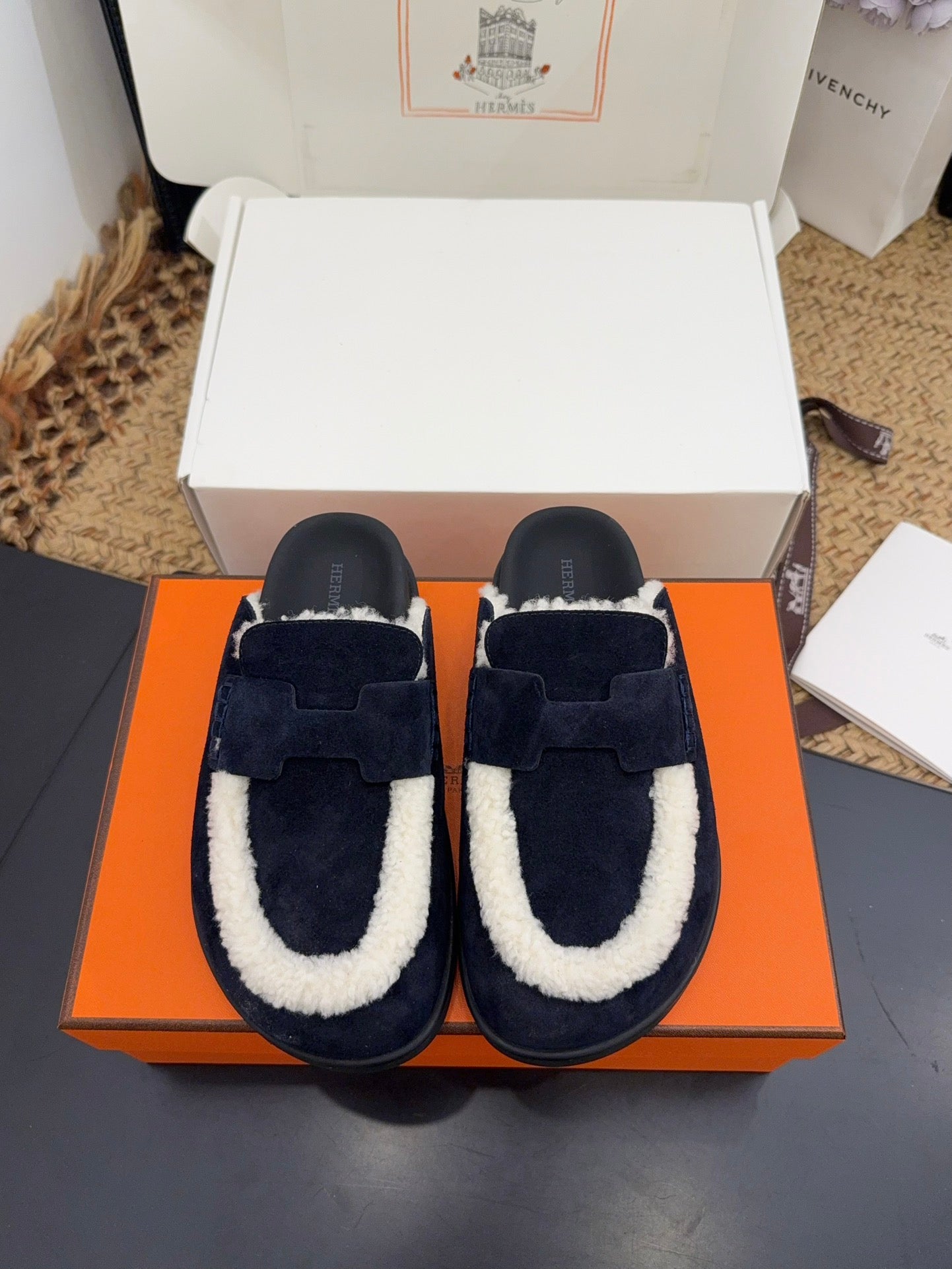 HM 25S MULE IN DARK SLATE BLUE SUEDE MIX WHITE SHEARLING