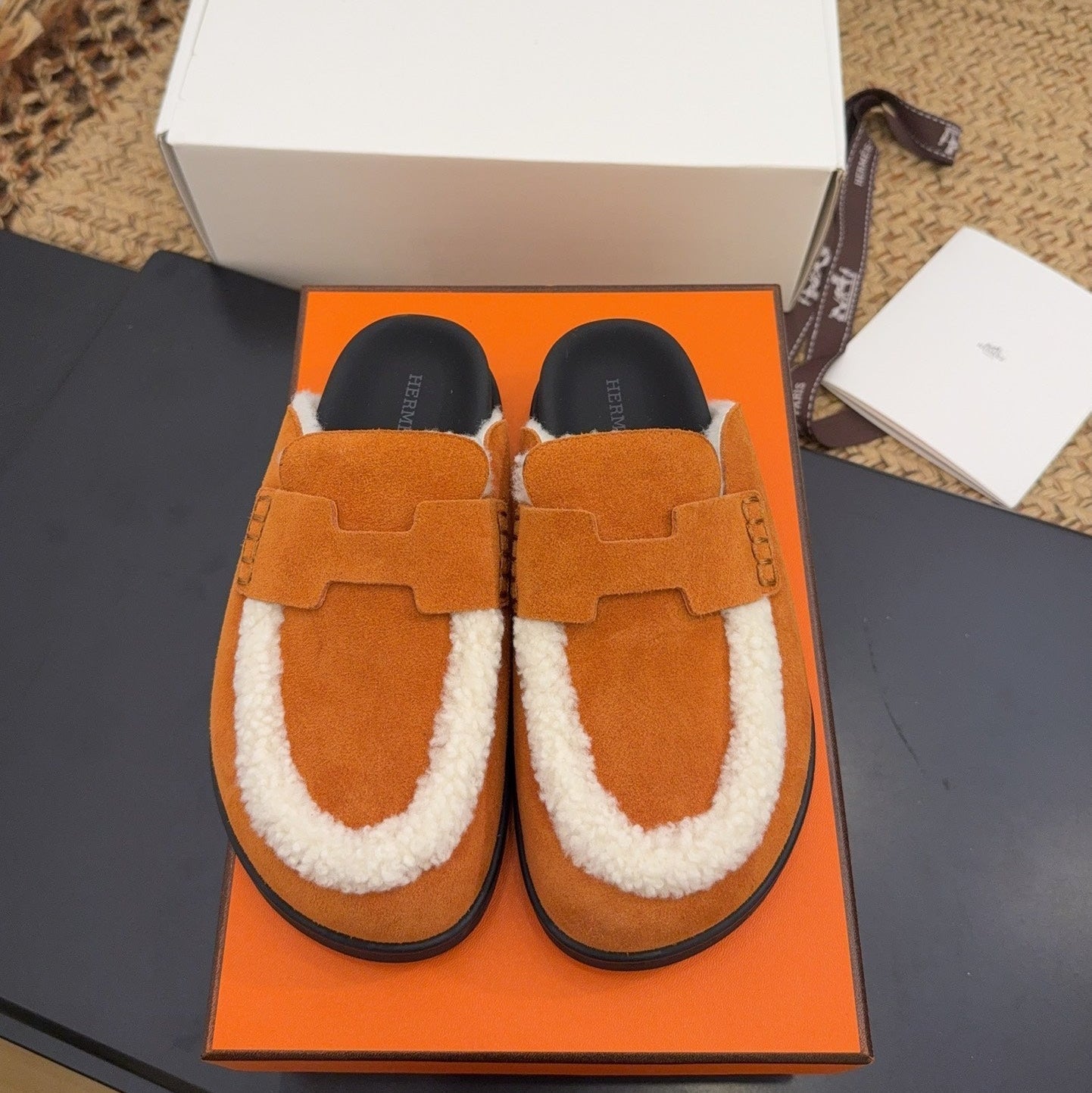 HM 25S MULE IN ORANGE SUEDE MIX WHITE SHEARLING