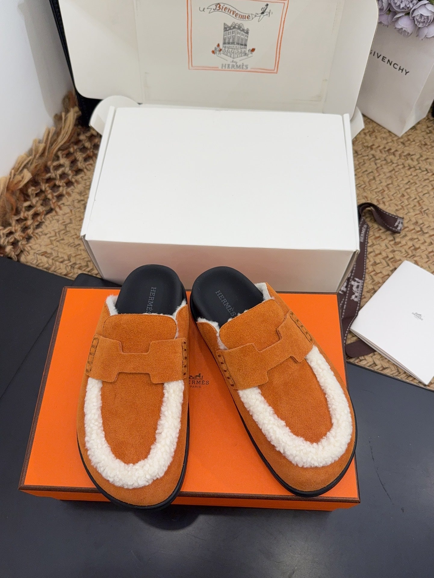 HM 25S MULE IN ORANGE SUEDE MIX WHITE SHEARLING