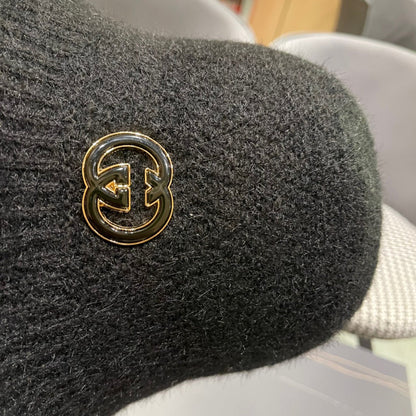 BUCKET HAT IN BLACK WOOL PLUSH 399230